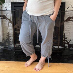 LIZ LANGE- Maternity Gray Cargo Capri's Size Large